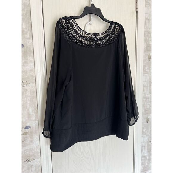 Avenue Blouse   - Picture 2 of 7